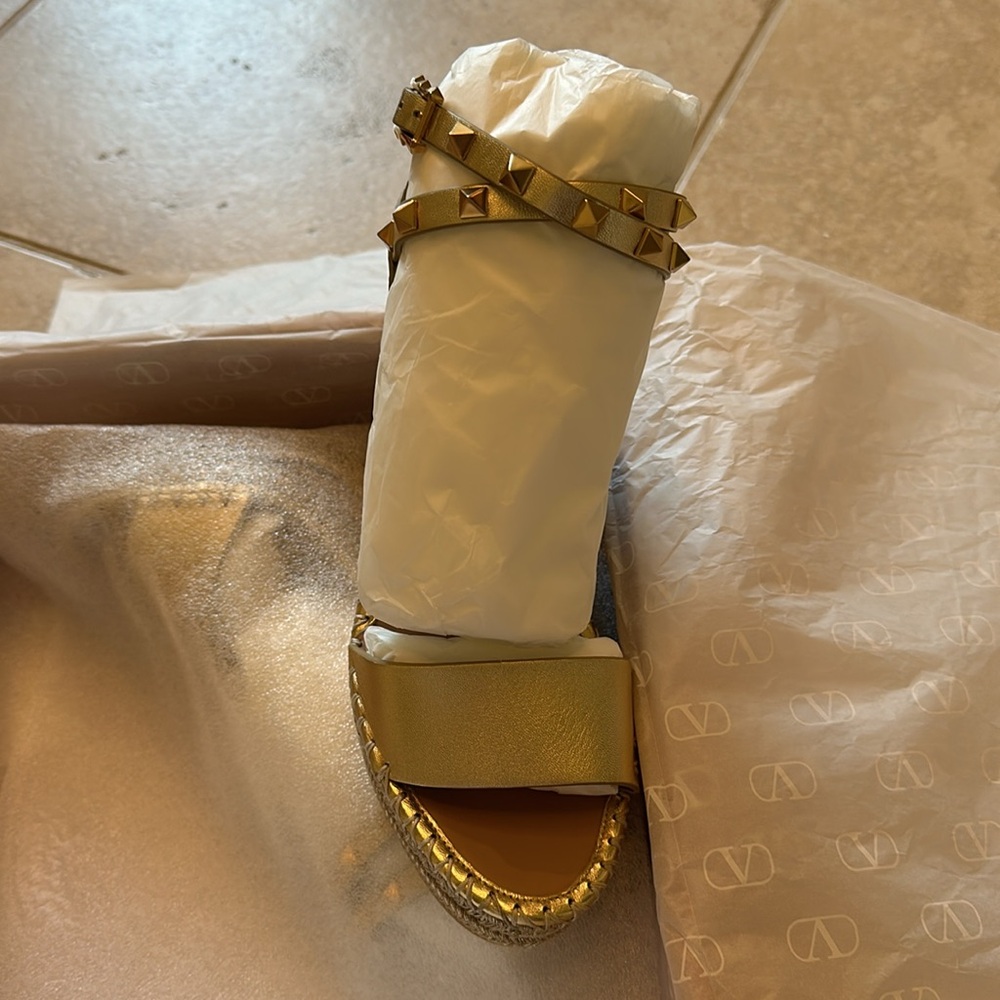 New in box Valentino rock stud wedge espadrillas.  Size 38. Gold - Picture 6 of 8